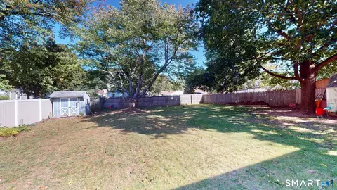 Exterior - 3 Middle Dr, Windsor Locks, CT 06096 photo 4 of 7