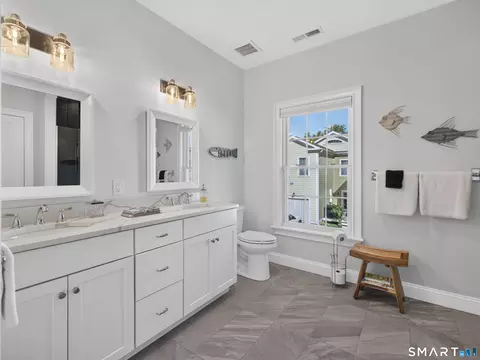 Bath - 45 Hope St #9, Niantic, CT 06357 photo 2 of 5
