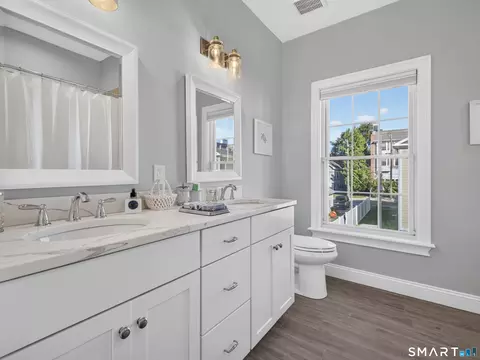 Bath - 45 Hope St #9, Niantic, CT 06357 photo 4 of 5