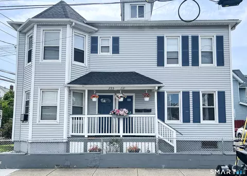 235-237 Hanover St, Bridgeport, CT 06605