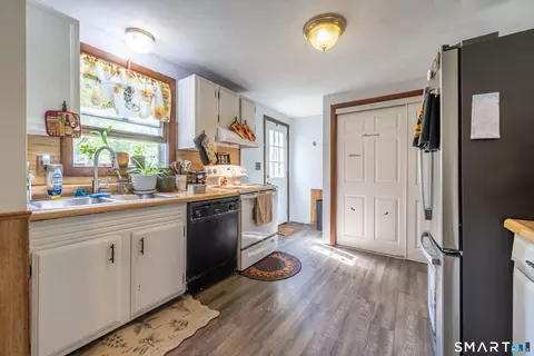 Kitchen - 44 Putnam Rd, Central Village, CT 06332 photo 1 of 1