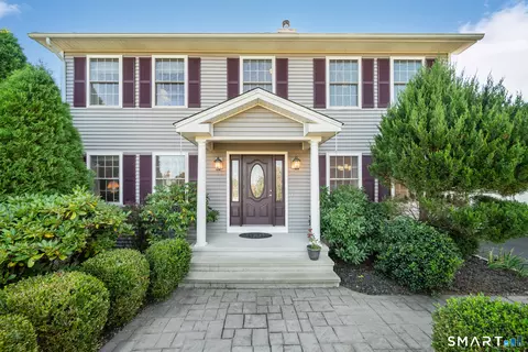 17 Pembrook Rd, Naugatuck, CT 06770