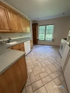 Kitchen - 1925 Shepard Ave #9, Hamden, CT 06518 photo 2 of 2