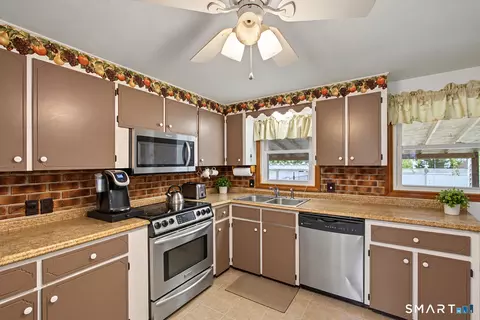 Kitchen - 45 Fairview St, Killingly, CT 06239 photo 3 of 3