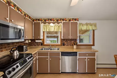 Kitchen - 45 Fairview St, Killingly, CT 06239 photo 2 of 3