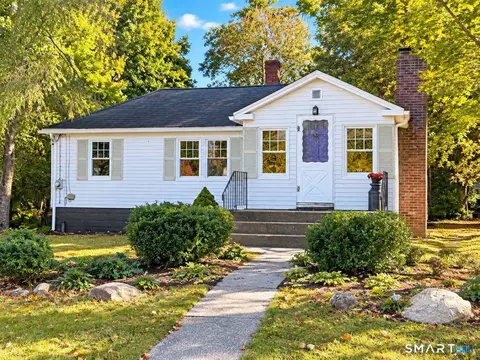 50 Kenyon Rd, Waterford, CT 06385