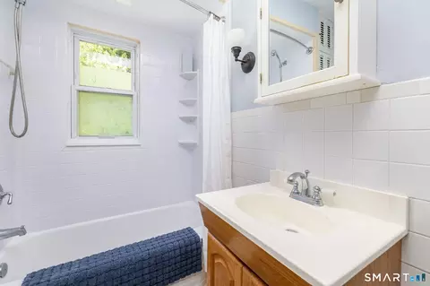 Bath - 44 Church St, Wethersfield, CT 06109 photo 2 of 2