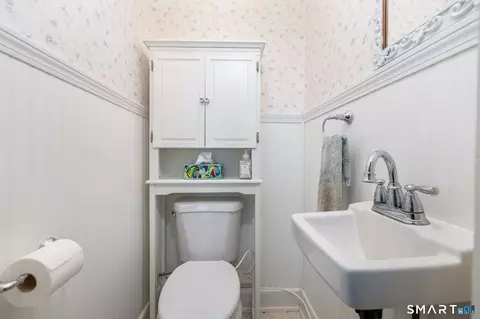 Bath - 44 Church St, Wethersfield, CT 06109 photo 1 of 2