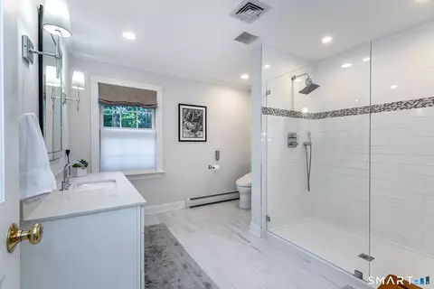 Bath - 49 Deerwood Dr, Bethlehem, CT 06751 photo 1 of 2