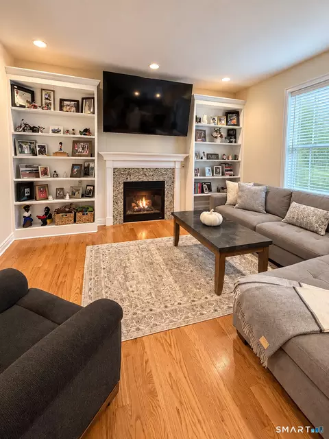 Living - 300 Dennison Rd, Westbrook, CT 06498 photo 1 of 2