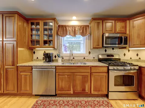 Kitchen - 2 Streamside Ln #2, Berlin, CT 06037 photo 2 of 4