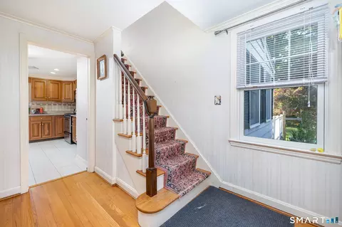 Entry Way - 430 Prospect St, Wethersfield, CT 06109 photo 4 of 5