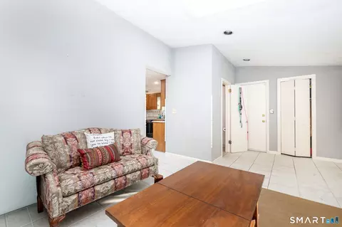 Entry Way - 430 Prospect St, Wethersfield, CT 06109 photo 3 of 5