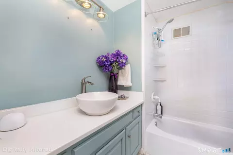 Bath - 430 Prospect St, Wethersfield, CT 06109 photo 2 of 2