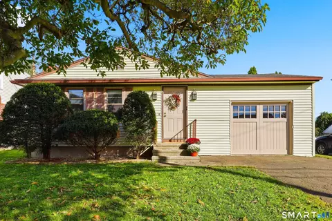 40 Pine St, Stratford, CT 06615
