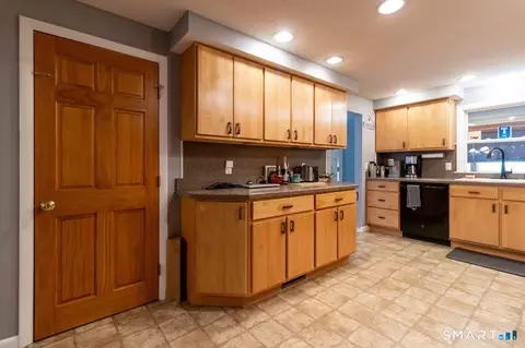 Kitchen - 763 North St, Suffield, CT 06078 photo 4 of 5