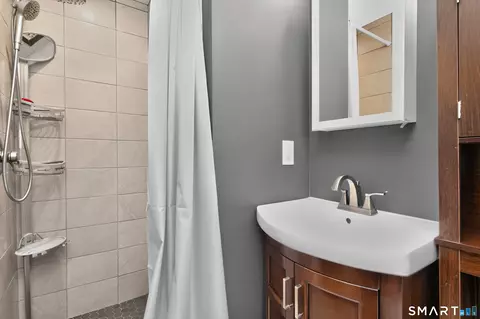 Bath - 114 Forest Dr, Wethersfield, CT 06109 photo 3 of 3