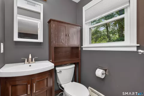 Bath - 114 Forest Dr, Wethersfield, CT 06109 photo 2 of 3