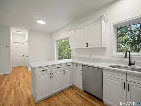 Entry Way - 42 Straits Rd, Chester, CT 06412 photo 3 of 3