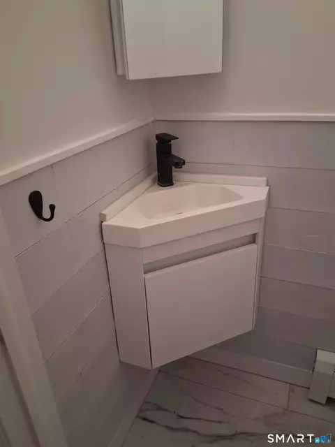 Bath - 81 Worth Ave, Hamden, CT 06518 photo 1 of 2