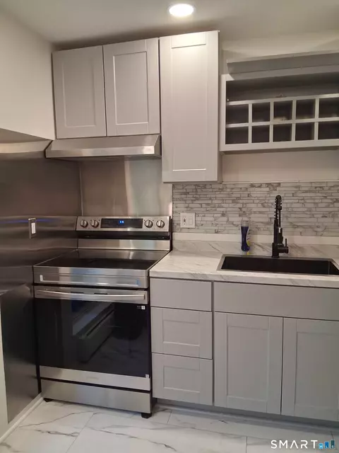 Kitchen - 81 Worth Ave, Hamden, CT 06518 photo 1 of 2