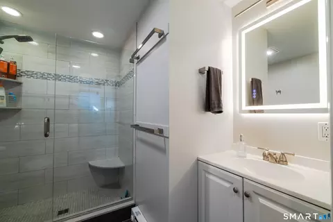 Bath - 43 Whitney Rd, Mystic, CT 06355 photo 1 of 3