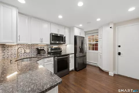 Kitchen - 27 Rising Trail Ct #27, Middletown, CT 06457 photo 2 of 3