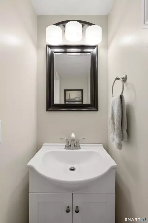 Bath - 27 Rising Trail Ct #27, Middletown, CT 06457 photo 1 of 3