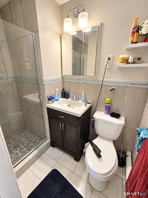 Bath - 92 Perry Rd, Hamden, CT 06514 photo 3 of 4