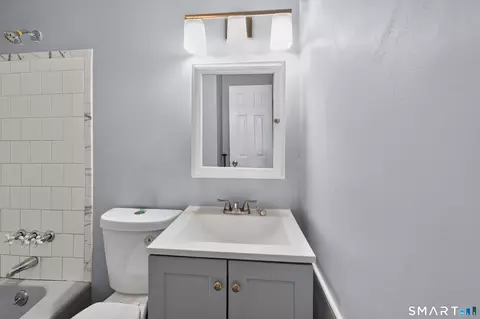 Bath - 333 Mill Rock Rd #333, Hamden, CT 06517 photo 2 of 2