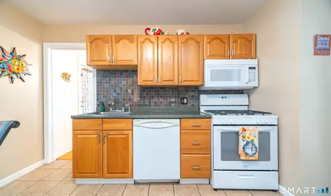 Kitchen - 101 Robbins Dr, Wethersfield, CT 06109 photo 2 of 3