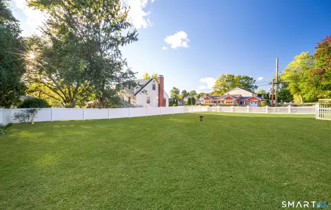 Exterior - 101 Robbins Dr, Wethersfield, CT 06109 photo 4 of 9