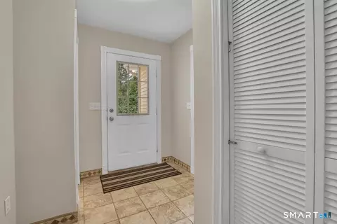 Entry Way - 22 Johns Way, Durham, CT 06422 photo 3 of 4