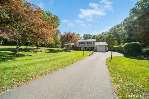 5 Twin Rocks Dr, New Fairfield, CT 06812