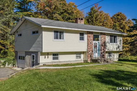11 Ledgewood Dr, Mansfield, CT 06268