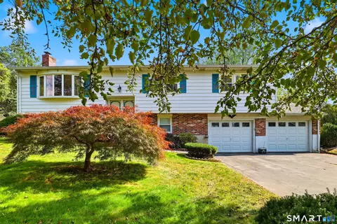 27 Homesteader Ln, West Haven, CT 06516