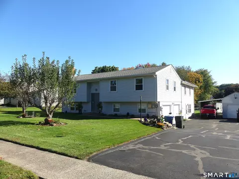 Exterior - 49 Bluebird Ln, Berlin, CT 06037 photo 2 of 5