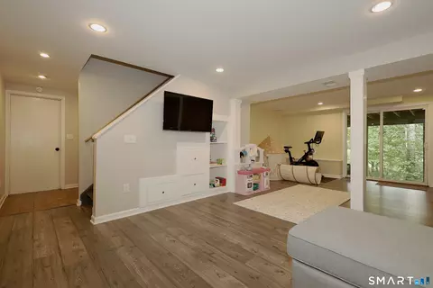 Entry Way - 85 Cross Hwy, Redding, CT 06896 photo 3 of 3