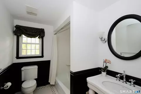 Bath - 85 Cross Hwy, Redding, CT 06896 photo 3 of 4