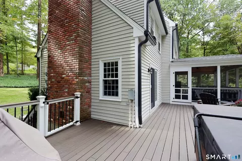 Exterior - 85 Cross Hwy, Redding, CT 06896 photo 3 of 10