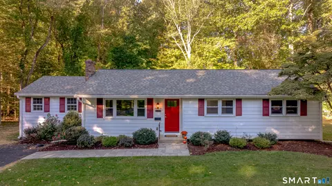 96 Glenwood Dr, Guilford, CT 06437