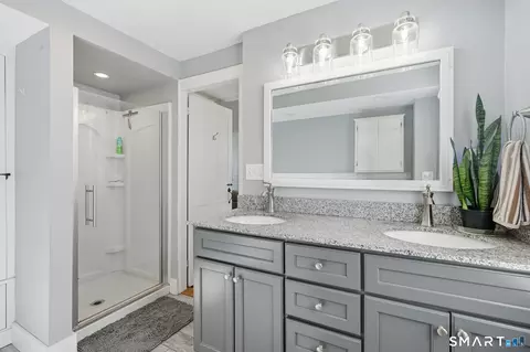 Bath - 731 Latham Ln, Suffield, CT 06078 photo 2 of 3