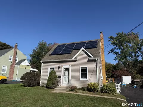 17 Pearl St, Windsor Locks, CT 06096
