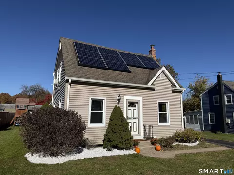 17 Pearl St, Windsor Locks, CT 06096