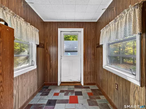 Entry Way - 210 Iron St, Ledyard, CT 06339 photo 2 of 4