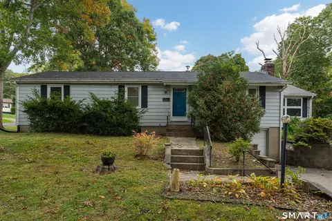 561 Old Colchester Rd, Uncasville, CT 06382