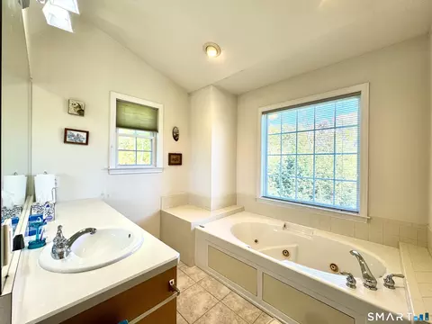 Bath - 64 Carter Rd, Warren, CT 06754 photo 3 of 4