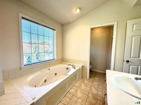 Bath - 64 Carter Rd, Warren, CT 06754 photo 4 of 4
