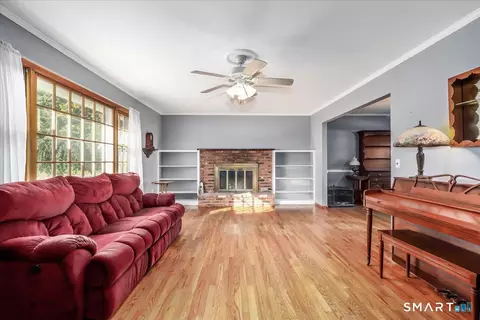 Living - 9 Kendall Ter E, Danbury, CT 06811 photo 2 of 4
