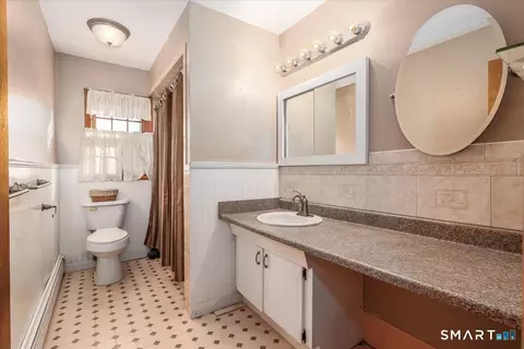 Bath - 9 Kendall Ter E, Danbury, CT 06811 photo 2 of 2